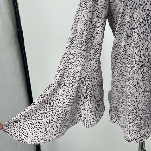 Vince Camuto Tulip Sleeve Blouse-Lilac w/ Black Spotted Pattern Women's sz. XS - Picture 4 of 11